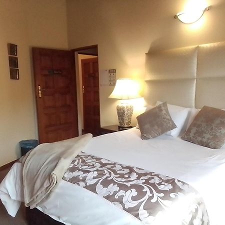 Hoopoe Haven Guest House Chartwell ภายนอก รูปภาพ