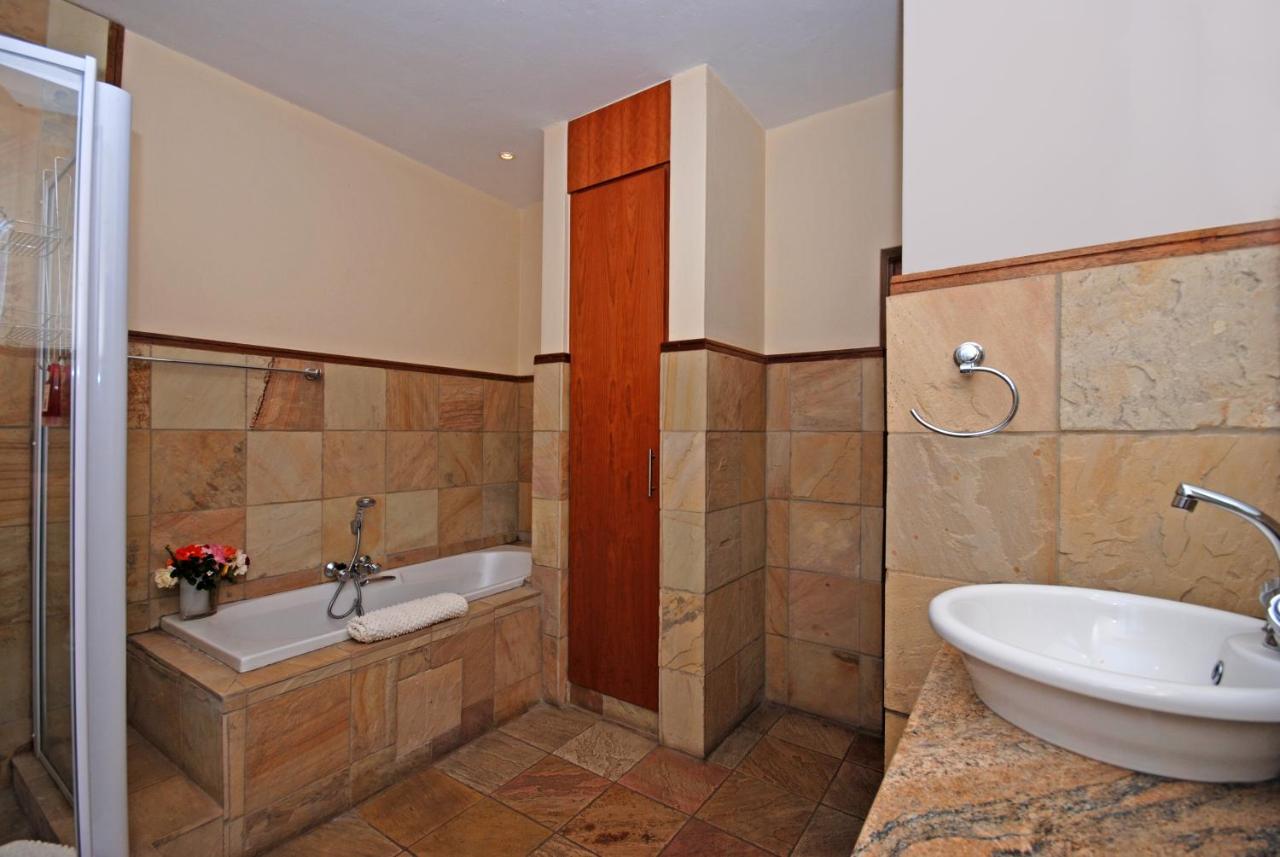 Hoopoe Haven Guest House Chartwell ภายนอก รูปภาพ