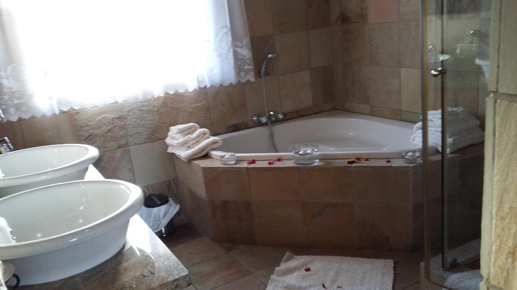Hoopoe Haven Guest House Chartwell ภายนอก รูปภาพ