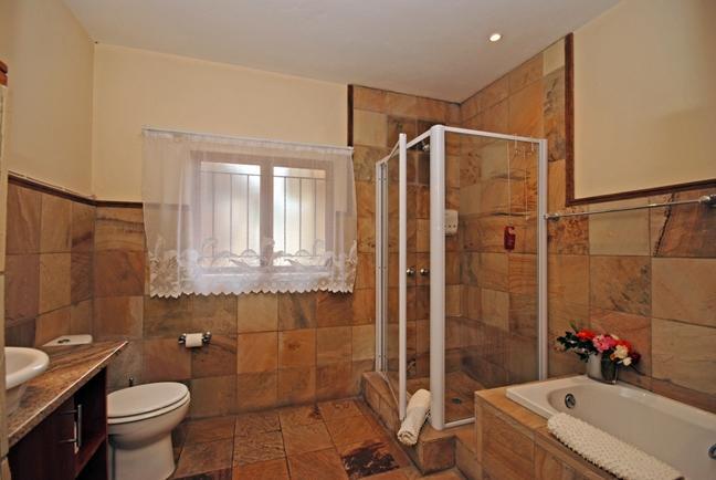 Hoopoe Haven Guest House Chartwell ภายนอก รูปภาพ