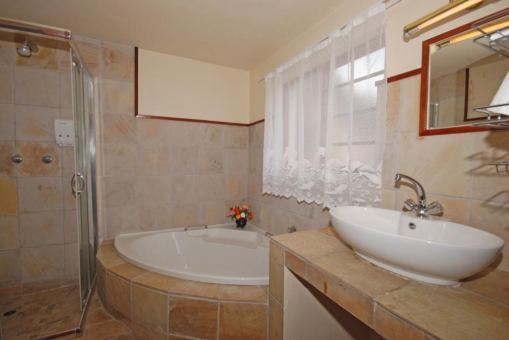 Hoopoe Haven Guest House Chartwell ภายนอก รูปภาพ