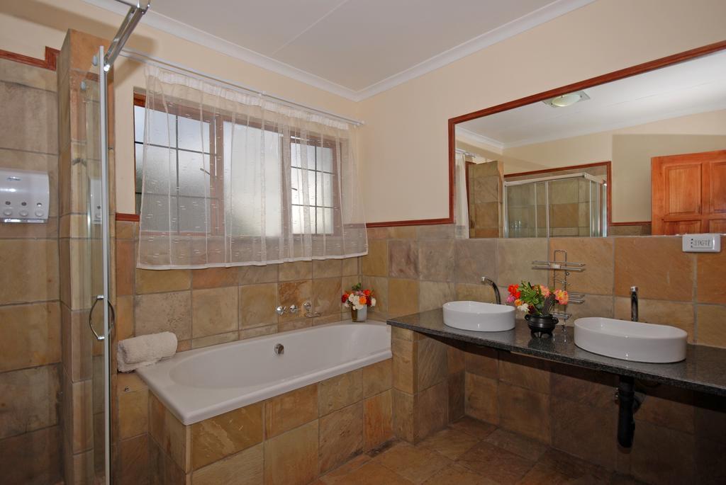 Hoopoe Haven Guest House Chartwell ภายนอก รูปภาพ